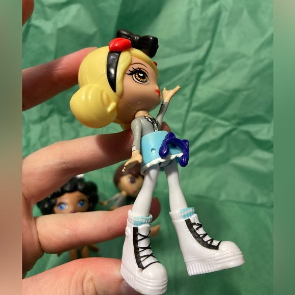 B1G2 - Kuu Kuu Harajuku Mini Fashion Dolls - Set of 3 - Buy 1, Get 2 FREE - Picture 5 of 13